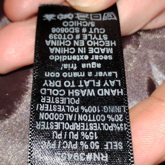 Elegant Black Button-Detail Blazer - Picture 5 of 7